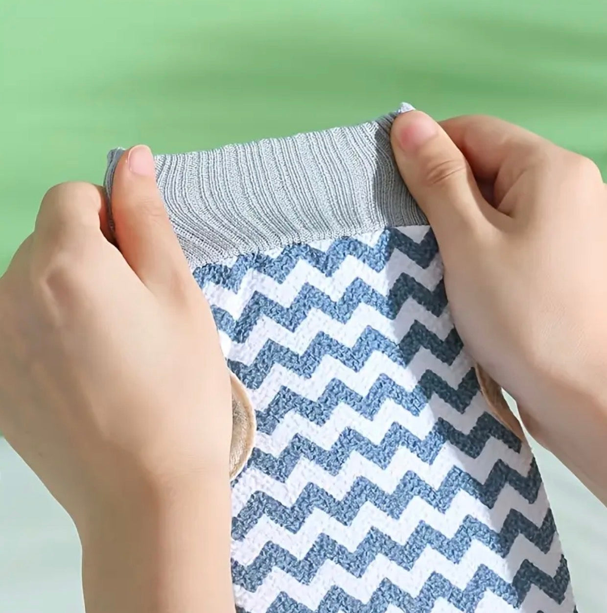 Double-Sided Exfoliating Shower Gloves – Deep Cleansing & Massage Bath Mitts for Smooth, Glowing Skin